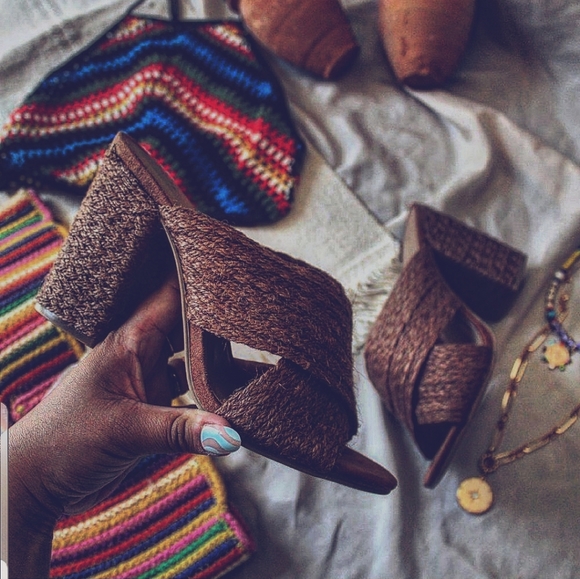 🆕️Summer Tings Collection// Brown Jute Block Heel - Picture 4 of 8